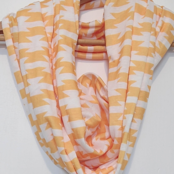 Yellow print infinity scarf - Picture 5 of 6